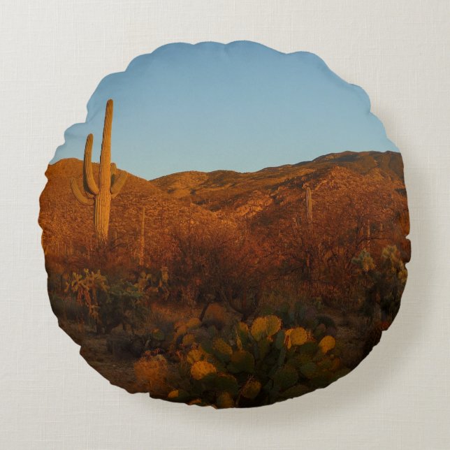 Saguaro Sunset I Arizona Wüste Landschaft Rundes Kissen (Vorderseite)