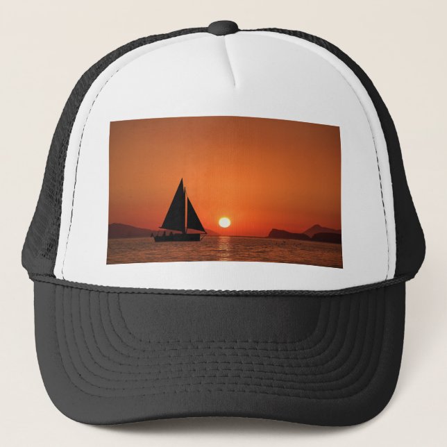 Sailboat Sunset Truckerkappe (Vorderseite)