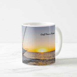 Sailboat und Jetty Sunset Coffee Tasse