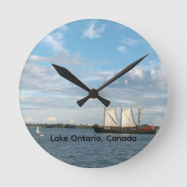 Sailing on Lake Ontario Round Clock Runde Wanduhr