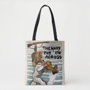 Sailor Wading, als er einen Soldaten auf Schulter  Tasche