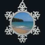 Saint Lucia Beach Tropical Ferien Landschaft Schneeflocken Zinn-Ornament<br><div class="desc">Der Strand des Resorts von Saint Lucia war recht hübsch - der Himmel war blau, das Wasser türkis und der Sand war sandig. Dieses Bild fängt einen sonnigen Tag am Strand ein. Karo in unserem Laden für schönere Fotos am Strand. Dieses Bild ist auch als das weitverbreitete Wallpaper "Saint Lucia...</div>