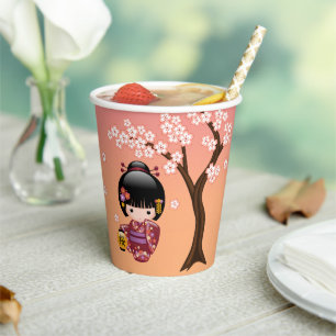 Sakura Kokeshi Doll - Geisha Girl on Peach Pappbecher