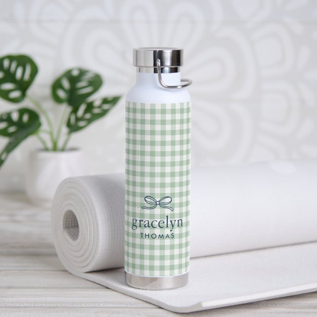 Salbeigrün Gingham-Schleifen-Monogramm Trinkflasche (Yoga (gedreht))
