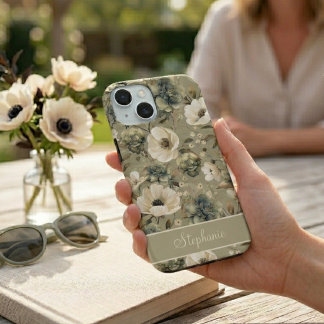 Salbeigrün und cremefarbene florale Personalisieru iPhone 15 Hülle