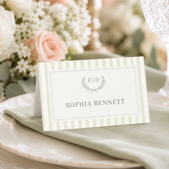 Salbeigrüne gestreifte Monogramm-Hochzeit Platzkarte (Von Creator hochgeladen)