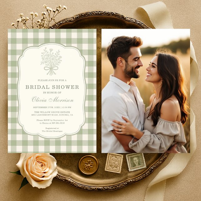 Salbeigrüne Gingham-Blumen-Foto-Brautjunggesellinn Einladung (Von Creator hochgeladen)
