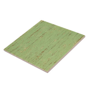 Salbeigrüne Keramikfliese mit abgenutzter Holzmase