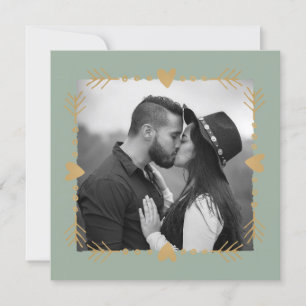 Salbeigrüne moderne Foto-Gold-Herzen-Hochzeit Einladung