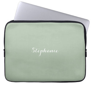 Salbeigrüner Name Moderne elegante Monogramm Boho Laptopschutzhülle