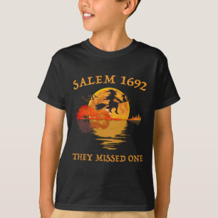 Salem 1692 verpasste eine Hexenmeistersaal T-Shirt