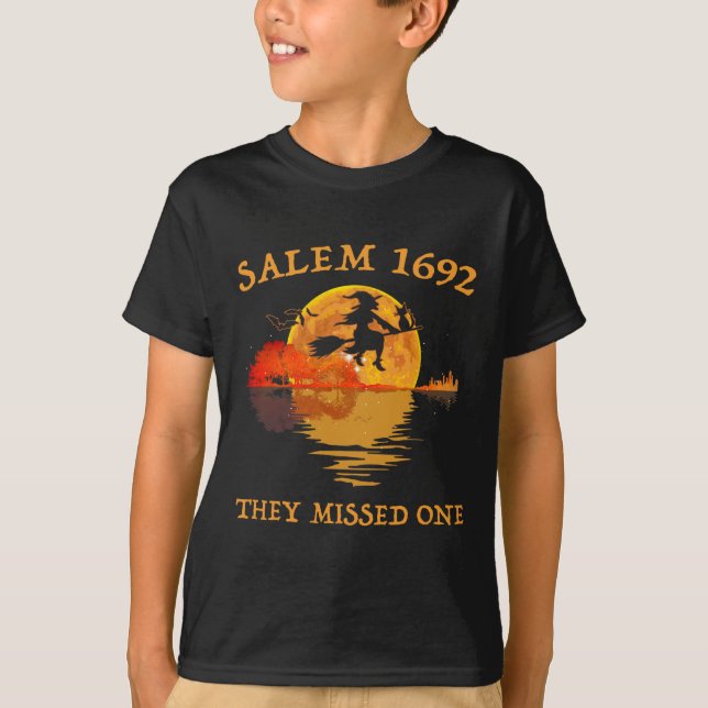 Salem 1692 verpasste eine Hexenmeistersaal T-Shirt (Vorderseite)