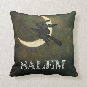 Salem-Massachusetts-Hexe über MondHalloween Kissen