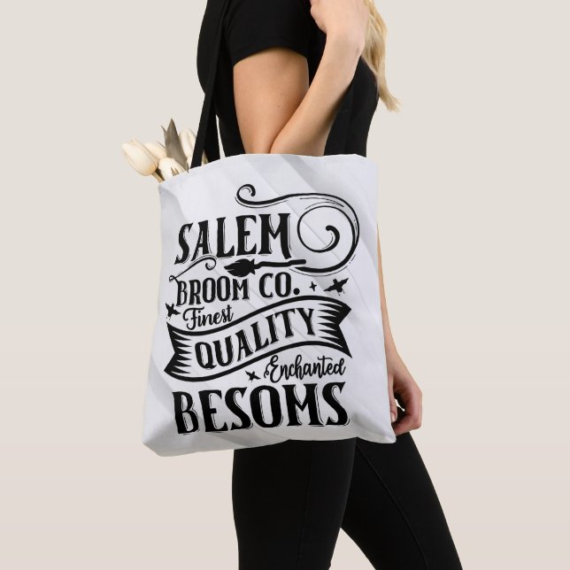 Salem's Broom Company Graustreifen Halloween Tasche (Von Nahem)