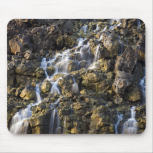 Salzlösungsfälle vom vulkanischen Felsen lassen Mousepad