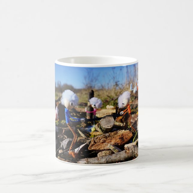 Samenwerking van Fubby poppetjes op een houtwerkpl Kaffeetasse (Mittel)