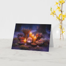 Samhain mit Kerzen Kristall Herbstlaub Blumen