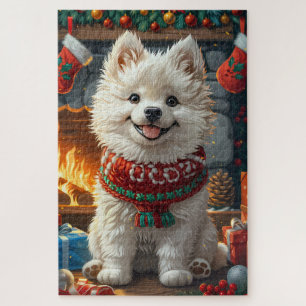 Samojede-Hund mit Weihnachtsgeschenken Kamin
