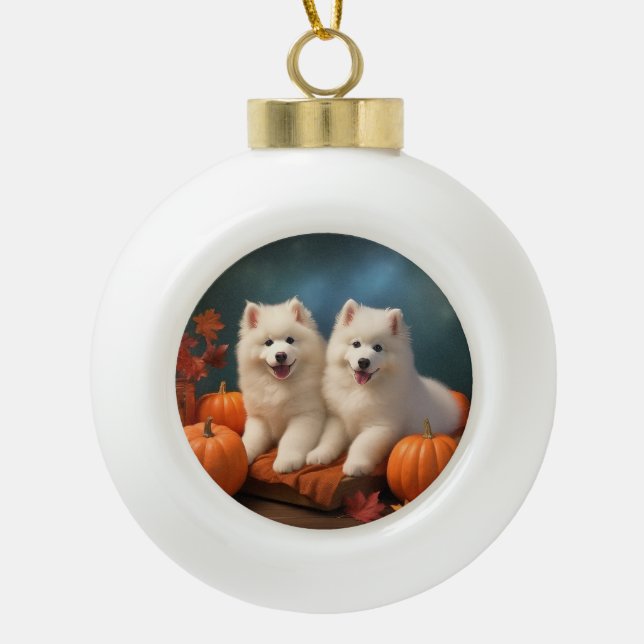Samoyed Puppy Autumn Delight Pumpen Keramik Kugel-Ornament (Vorderseite)