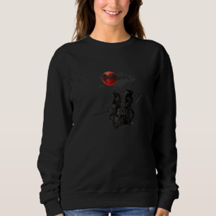 Samurai Krieger unter einem bewölkten roten Mond J Sweatshirt