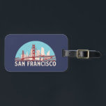 San Francisco Retro City Skyline Vintag Cityscape Gepäckanhänger<br><div class="desc">Vintages und retro City Design mit wunderschöner Skyline, touristischer Attraktion und Stadtbild. Cooler Wolkenkratzer und Gebäude Silhouette Illustrationen für Touristen und Reisende. Ideal als Souvenir, um Zuhause auf Reisen zu bringen. Rett die Erinnerung an deine Reise und Ferien mit Familie und Freunden. Die Hintergrundfarbe kann auf die gewünschte Farbe angepasst...</div>