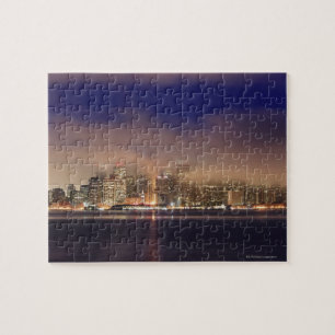 San Francisco Skyline in Nebel in der Nacht.