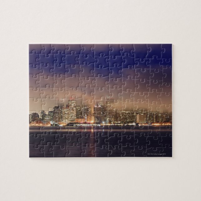 San Francisco Skyline in Nebel in der Nacht. (Horizontal)
