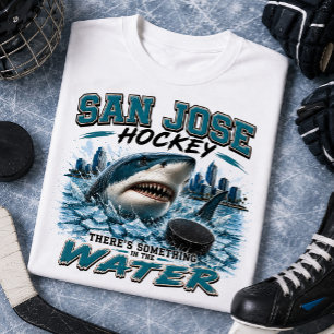 San Jose Hockey Etwas im Wasser Hai Tri-Blend Shirt