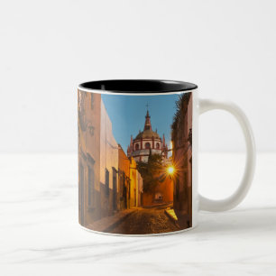San Miguel de Allende, Mexiko. Bildnachweis: Nancy Zweifarbige Tasse