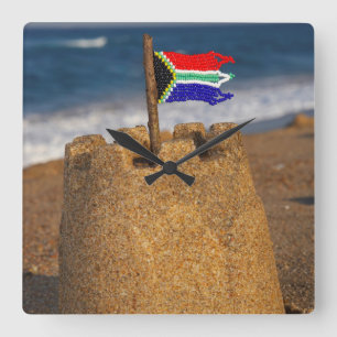Sand Castle With South African Flag, Umhlanga Quadratische Wanduhr