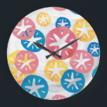 Sand Dollar Yellow Blue Pattern Große Wanduhr<br><div class="desc">Trendy Sand Dollar Seamless Pattern in Gelb,  Rot und Blau zeigt unser originelles Design von verschiedenen Größen und Farben überlappenden Sand Dollars in einem flachen grafischen Stil mit unserer Signatur Textur auf einem texturierten weißen Hintergrund.</div>