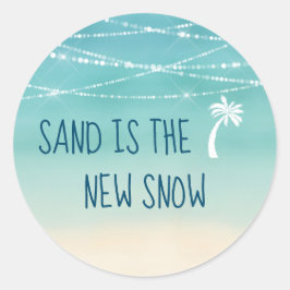 Sand ist der Weihnachtsstrand an der New Snow Coas Runder Aufkleber