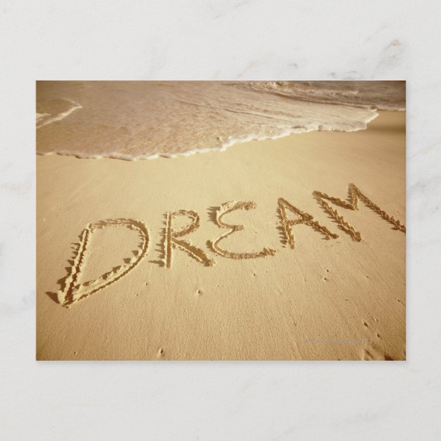 Sand schreiben 'Dream' mit ankommendem Surfen oben Postkarte (Vorderseite)
