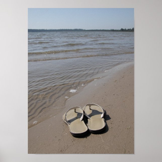 Sandalen am Strand Poster (Vorne)