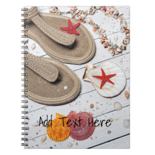Sandalen, Muscheln und Starfish am Strand Notizblock