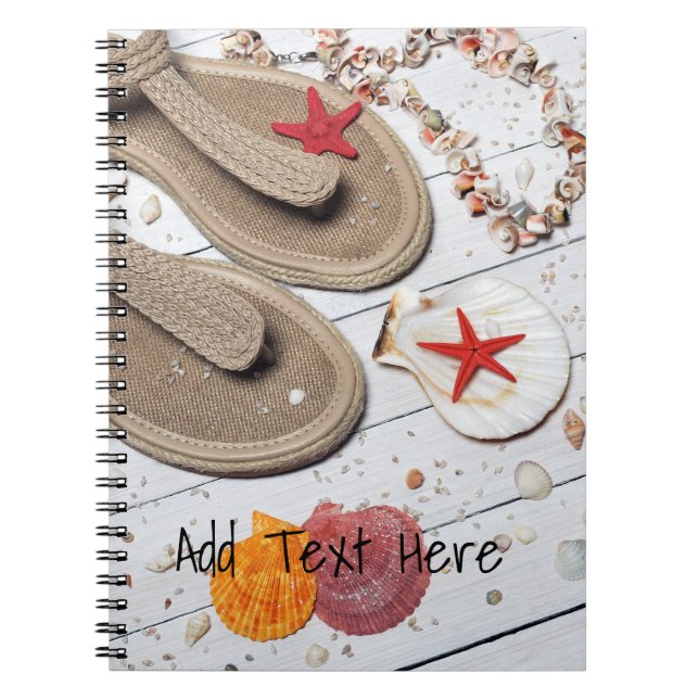 Sandalen, Muscheln und Starfish am Strand Notizblock (Vorderseite)