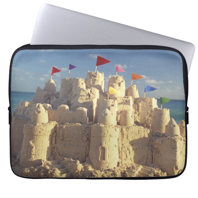 Sandcastle auf Strand Laptopschutzhülle (Vorderseite)