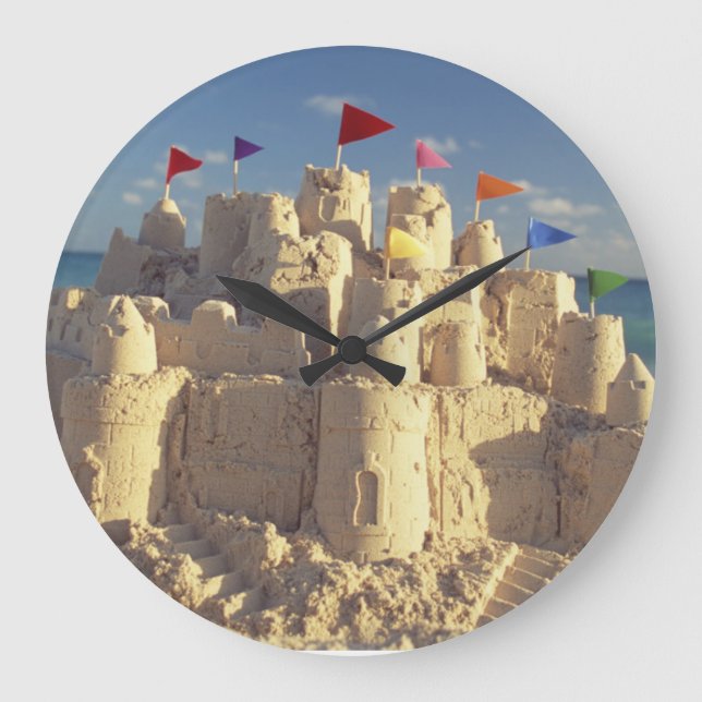 Sandcastle On Beach Große Wanduhr (Vorderseite)