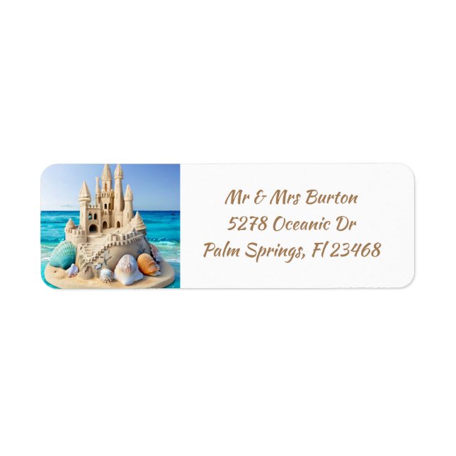Sandcastle und Seashells am Strand (Vorne)
