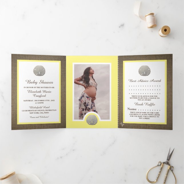 SandDollars & Burlap, Beach Baby Duschsuite Dreifach Gefaltete Einladung (Innenseite)