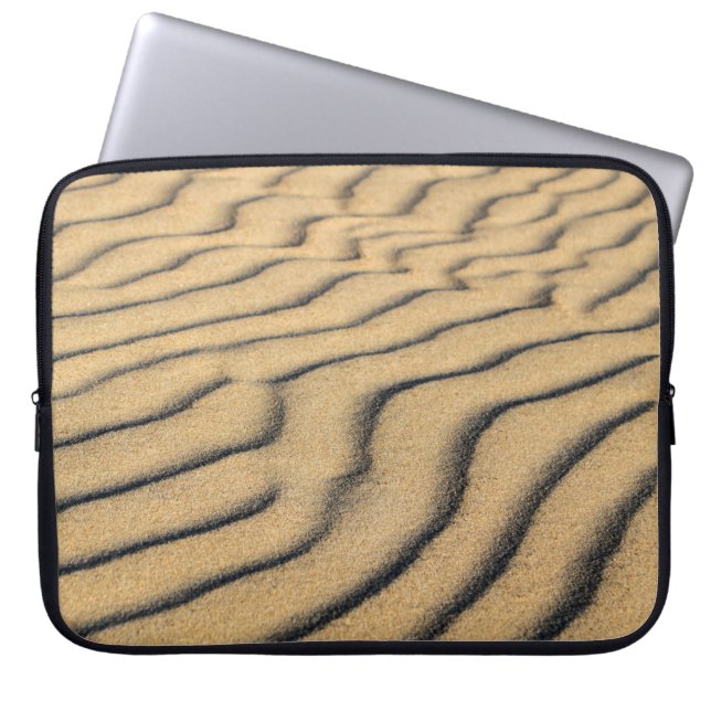 Sanddünen mit Sandstrand Laptopschutzhülle (Vorderseite)