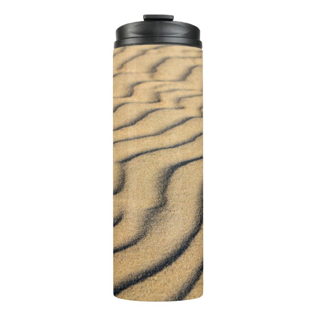 Sanddünen mit Sandstrand Thermosbecher (Vorderseite)