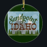 Sandpoint Idaho Ornament Fun Retro Snowy Mountains<br><div class="desc">Sandpoint Idaho Neo Vintage Reisedesign im lustigen Retro-Cartoon-Stil mit schneebedeckten Bergen, Wäldern und Bäumen darunter, blauen Himmel und coolem Retro-Skript-Text.</div>