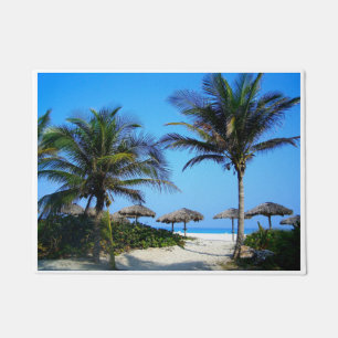 Sandstrand mit Palmen und Meerblick Fußmatte