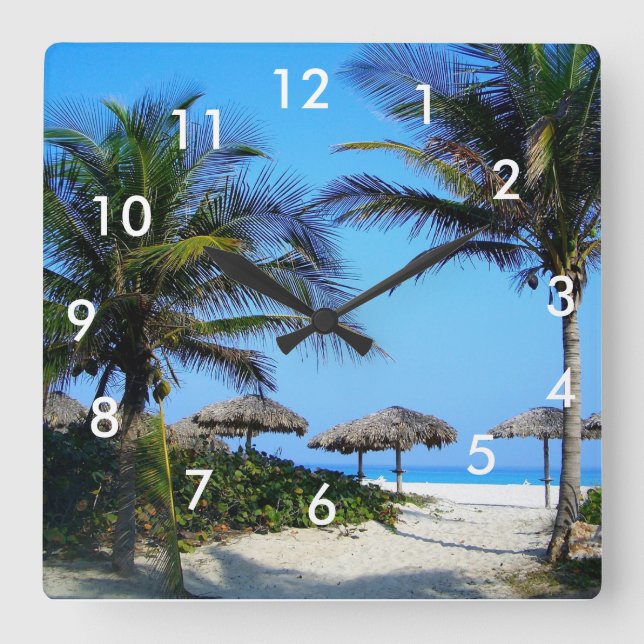 Sandstrand mit Palmen und Meerblick Quadratische Wanduhr (Vorderseite)