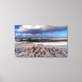 Sandstrand, Wolken am blauen Himmel. Malerei. Leinwanddruck