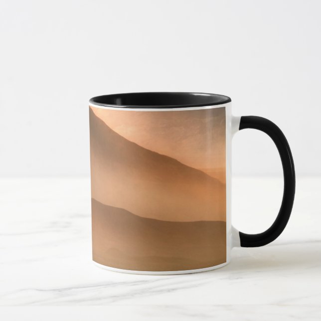Sandsturm an den Süßhülsenbaum-Sanddünen, Tasse (Rechts)