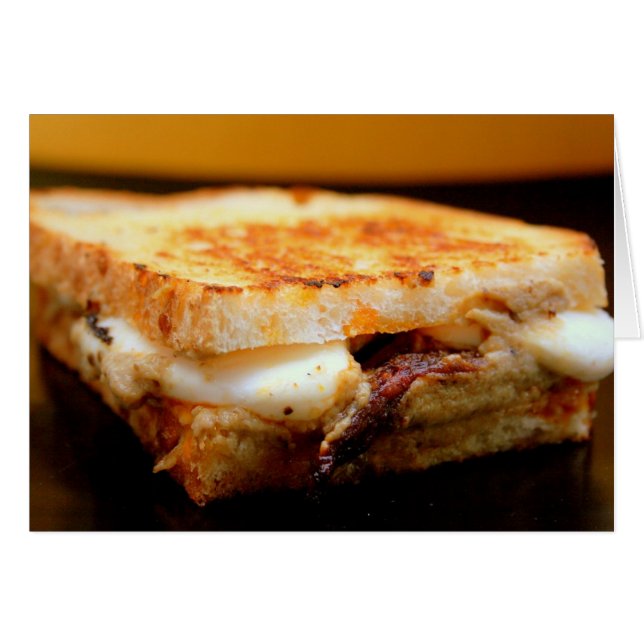 Sandwich à la Mozzarella grillé avec aubergine fum (Devant Horizontal)