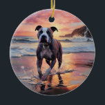 Sandy American Staffordshire Dog on Beach Sunset Keramik Ornament<br><div class="desc">Tauchen Sie ein in die ruhige Schönheit unseres Hundes "Sandy Paws and Sunset Hues" mit Sonnenuntergang am Strand. Diese faszinierende Szene vereint das Wesen eines perfekten Abends am Ufer, mit einem treuen Hund, der den goldenen Sand und die atemberaubenden Farben der untergehenden Sonne genießt. Ob Hundeliebhaber oder Sonnenuntergang - dieses...</div>