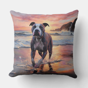Sandy Amerikanischer Staffordshire Terrier am Stra Kissen